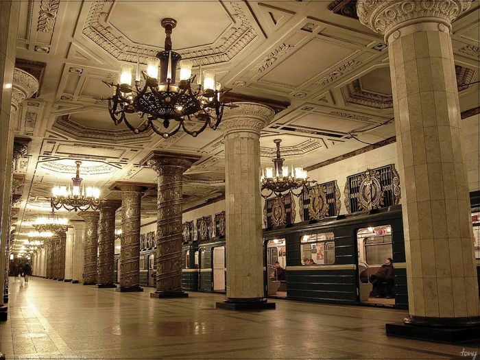 Станция петербургского метрополитена «Автово».