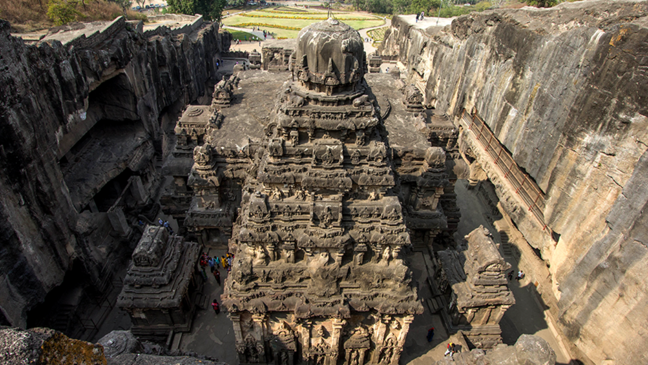 Реферат: Архитектурные сооружения Индии. Буддийские реликвии, скальные храмы и монастыри