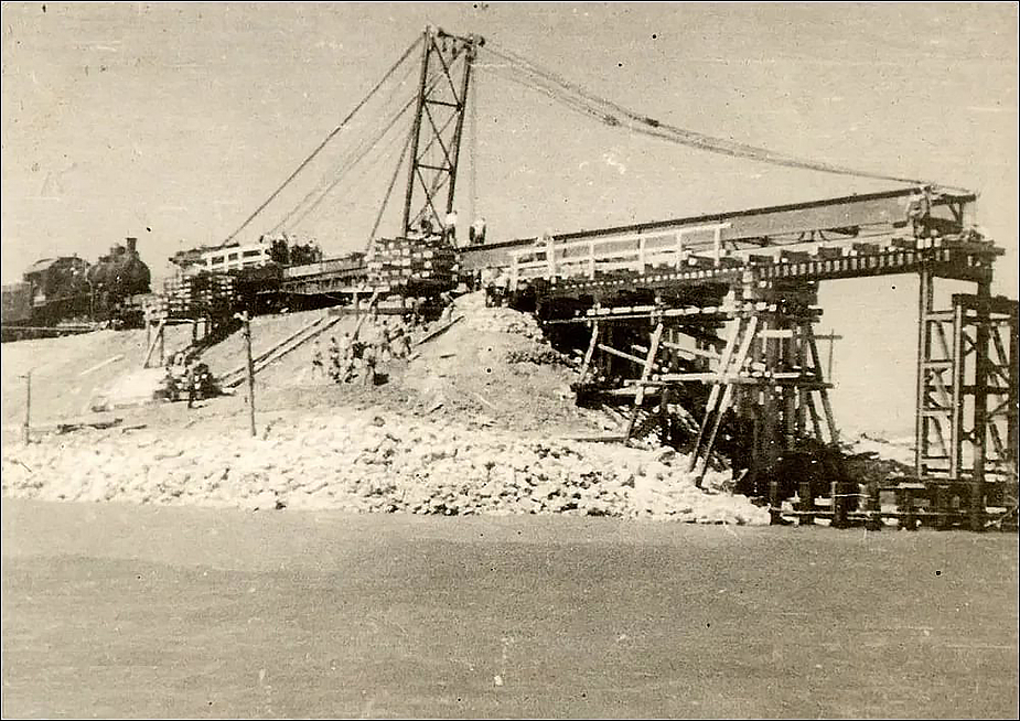 Строительство ж/д моста 1944