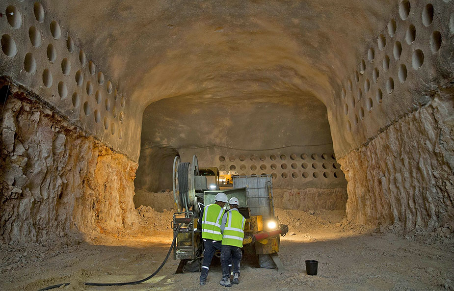 Construction of a tunnel for burial