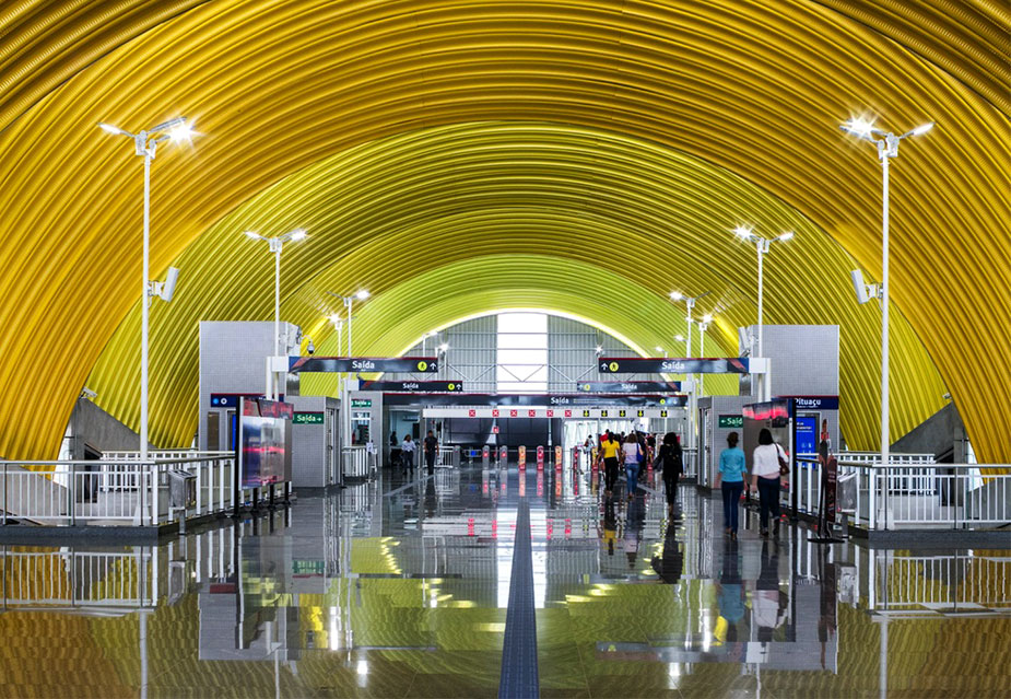 Станция метро в аэропорт аэропортом Луис Эдуардо Магальес 