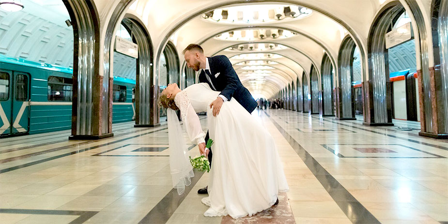 Свадьба в метро Москвы